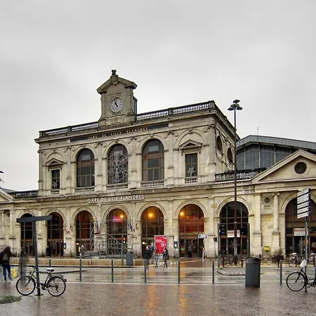 Bright For 2 : City-center Apartment Lille